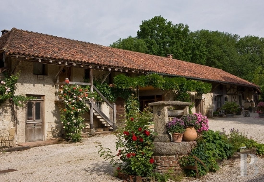 En Bourgogne du sud, à équidistance de Dijon, Genève et Lyon,  une ancienne ferme transformée en maison et table d’hôtes de grand charme - photo  n°5