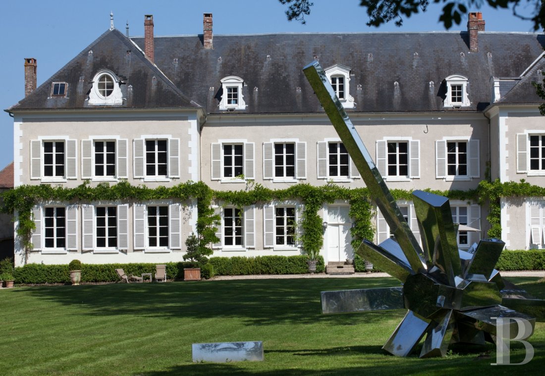À proximité d’Auxerre, un château pas comme les autres, avec le design et l’art au cœur de l’expérience - photo  n°1