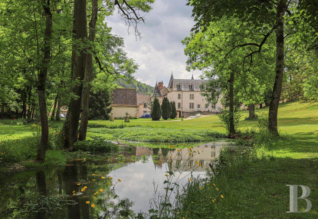 Au cœur de la Bourgogne et du vignoble d’Auxey-Duresses,  une propriété viticole et son château du 16ème siècle - photo  n°1