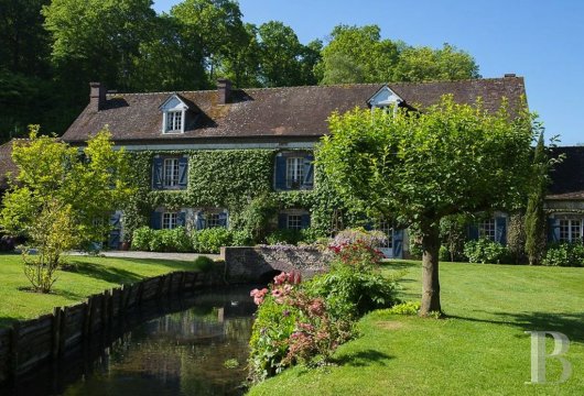 A 100 Km De Paris Sur Un Terrain De 4 Ha En Partie Boisé Et Longé Par La Rivière Un Ancien Moulin Du 16ème S Avec