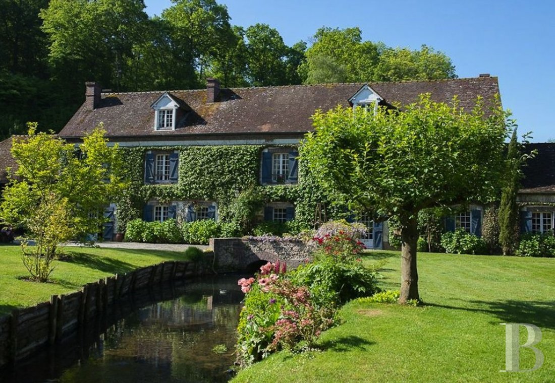 A 100 Km De Paris Sur Un Terrain De 4 Ha En Partie Boisé Et Longé Par La Rivière Un Ancien Moulin Du 16ème S Avec Bief Et Droit Deau