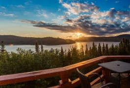 Dans le Parc National du Fjord-du-Saguenay, une résidence confortable au cœur de la nature indomptée