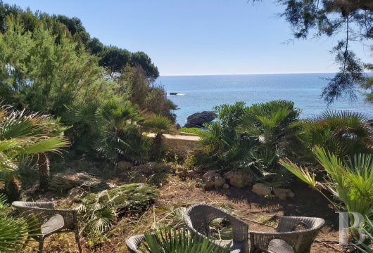 À Majorque, près du village de Cala Ratjada, une maison d'architecte, avec un accès direct à la plage