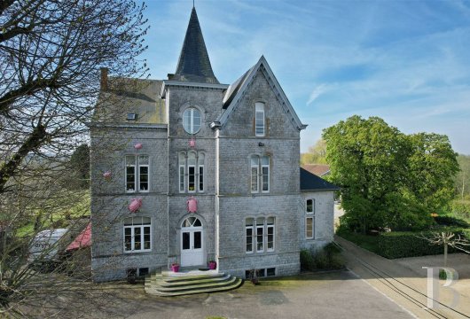 Entre Sambre et Meuse, proche de Namur, une maison de maître de 530 m² et ses dépendances