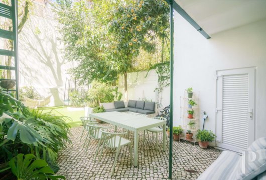 À Lisbonne, proche du célèbre Jardim da Parada, un appartement en duplex et son jardin de plus de 80 m²