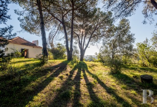 À Sesimbra, dans la région de Lisbonne, une authentique ferme rénovée, à 5 min des plages