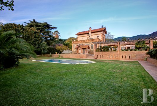 A 20 minutes de Barcelone, une résidence moderniste du 19e s. avec piscine et large jardin 