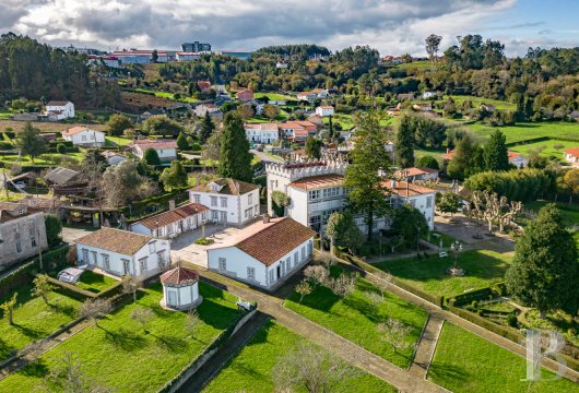 A 20 minutes de la ville de Coruña, un palais du 18e s. avec sa chapelle et ses différentes annexes