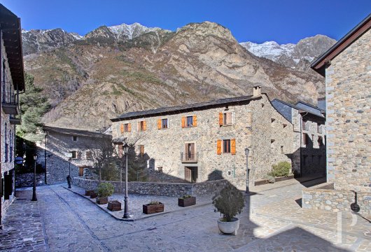 Dans la région d'Aragon, une ancienne demeure pyrénéenne du 16e s.