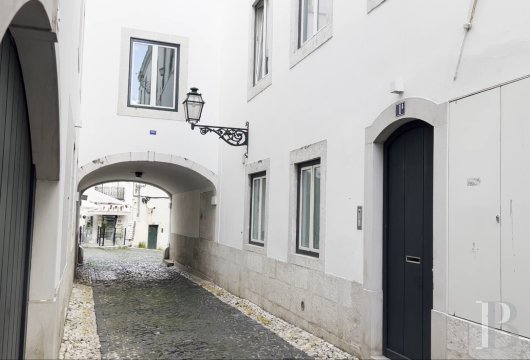 Au cœur de Lisbonne, dans le quartier du Château, l'ancienne demeure du Contador-Mor transformée en résidence ...