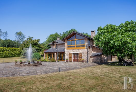 À 10 km de Villalba, dans la Terra Chá, un domaine galicien de 6 000 m² avec chapelle privée et cave souterraine ...
