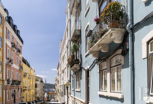 À Lapa, à Lisbonne, un duplex de cinq chambres aux derniers étages d'un immeuble rénové face au Tage