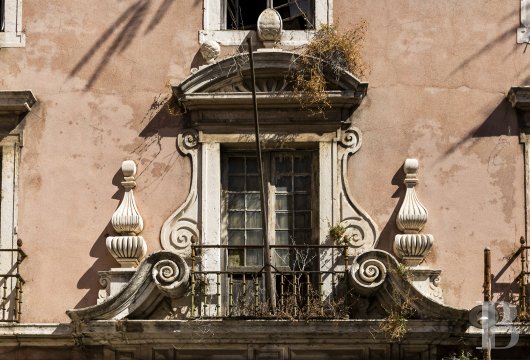 Dans le quartier de São Vicente, un palais pombalin du XVIIIe siècle, ancienne résidence du Cardinal et de la ...