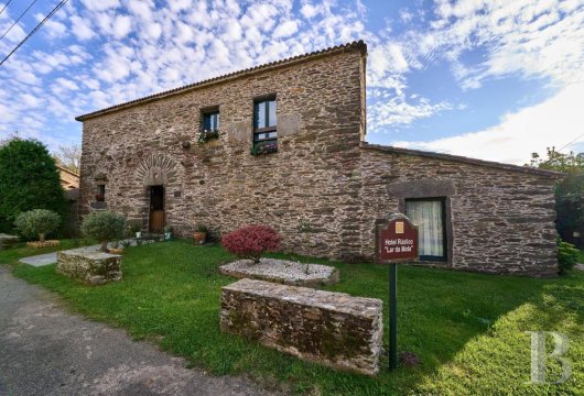 Aux abords d'Arzúa, sur les chemins de Saint-Jacques, une demeure rurale du 16e s. transformée en hôtel