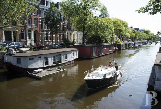 À Amsterdam, un appartement de plain-pied dans une demeure historique