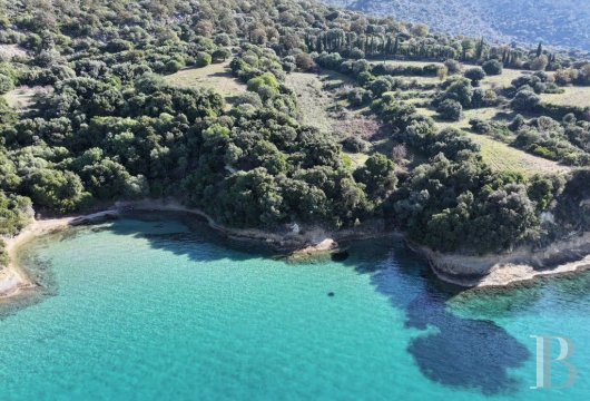  Sur l'île de Lefkada, dans les îles Ioniennes, trois terrains constructibles face à la mer Ionienne, de 5 400 ...