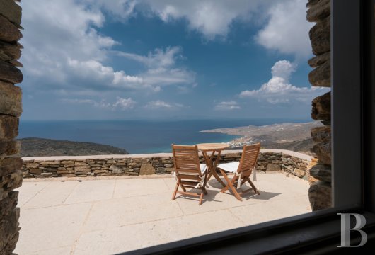 Sur la côte ouest de Tinos, une maison traditionnelle de 150 m² avec vue mer