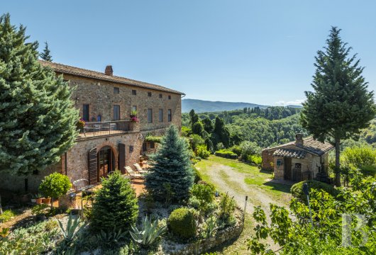 Entre Ombrie et Toscane, un casale divisé en appartements sur plus de 30 hectares de terrain privé