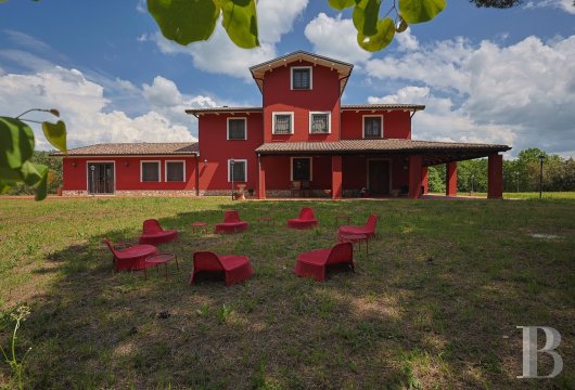 En Maremme toscane, près de Saturnia et Capalbio, un casale de 510 m² sur 13 ha de terres et jardin avec accès ...