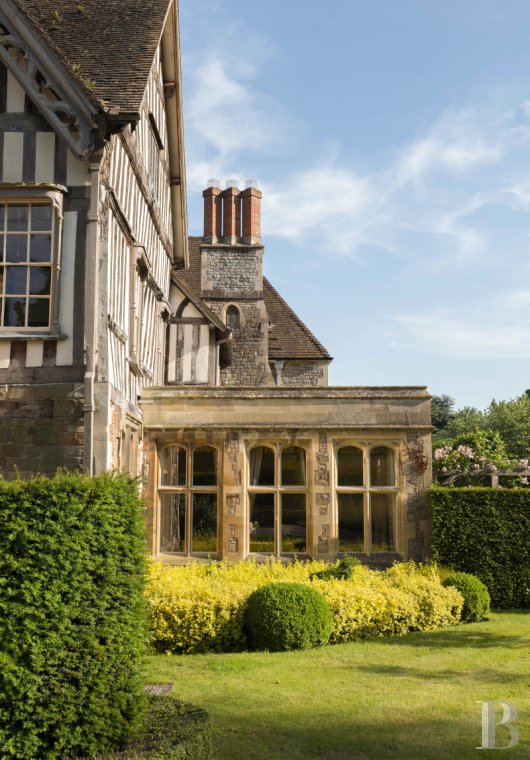 À Malvern,<br/>une demeure médiévale issue d'un prieuré du 12e s., avec jardins victoriens et quelque 15 ha de parc face à la vallée de la Severn