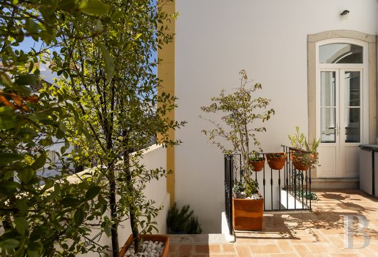 À Tavira, dans l'Algarve, une maison de maître du début du 20e s. de quelque 500 m² restaurée dans le centre ...