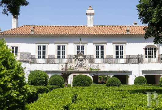Près de Borba, en Alentejo, la Quinta do General, un domaine du 16e s. avec maison de maître signée Raul Lino
