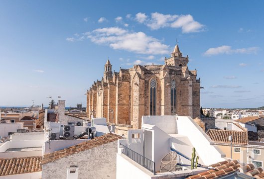 À Ciutadella, dans le centre historique de Minorque, le palais de la famille Oleo, près de 500 m² sur trois ...