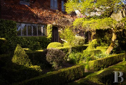 Dans le West Sussex, à Staplefield, une demeure Tudor de 1481 remaniée à la georgienne sur quelque 2,2 ha