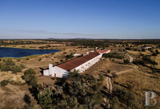 En Alentejo, un domaine de 50 ha au bord d'un lac de 57 ha